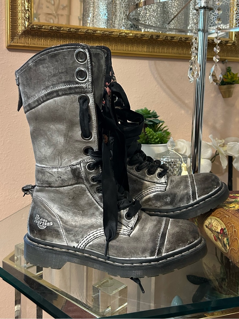 Dr. Martens Triumph 1914 Gray Distressed Floral-Lined Lace-Up Combat Boot Size 9 - Picture 4 of 16